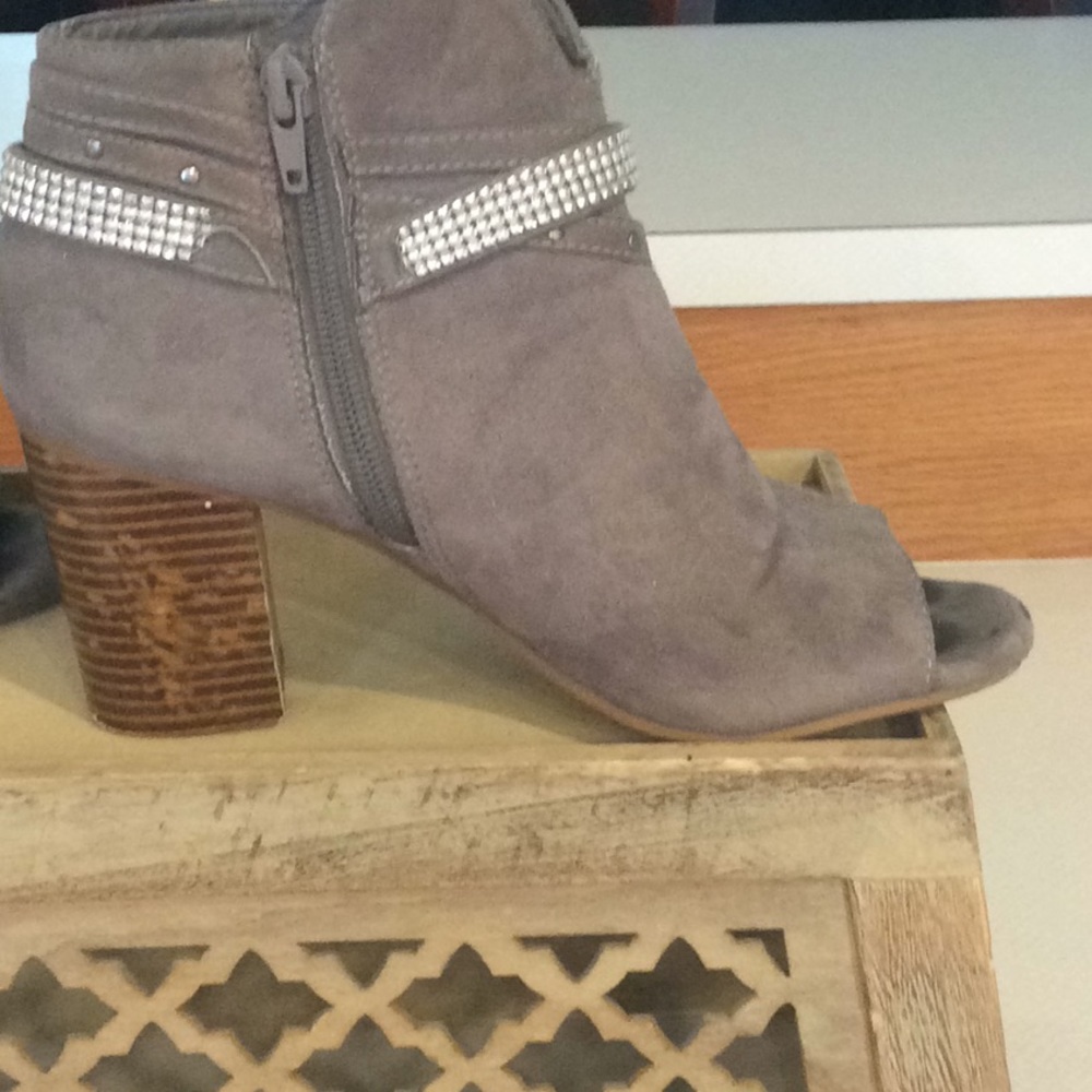 KOHLS BOOTS! - Picture 6 of 8